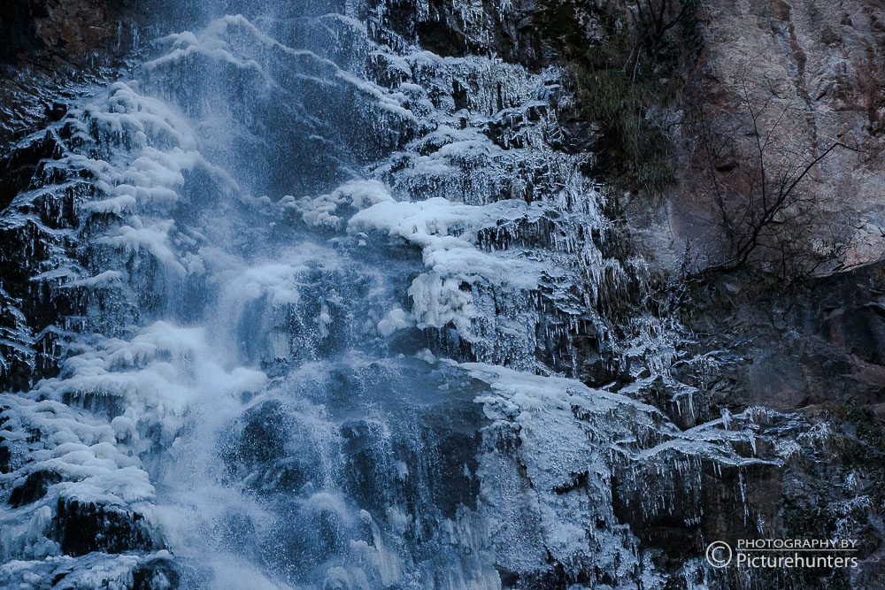 Gefrorener Wasserfall