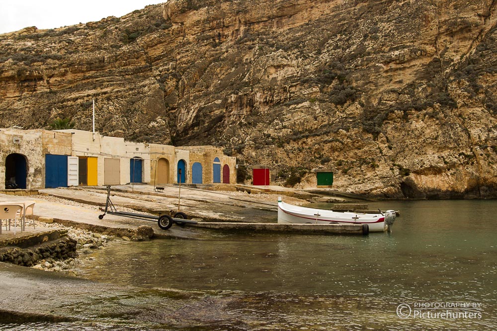Blick auf einen kleinen Hafen auf Gozo