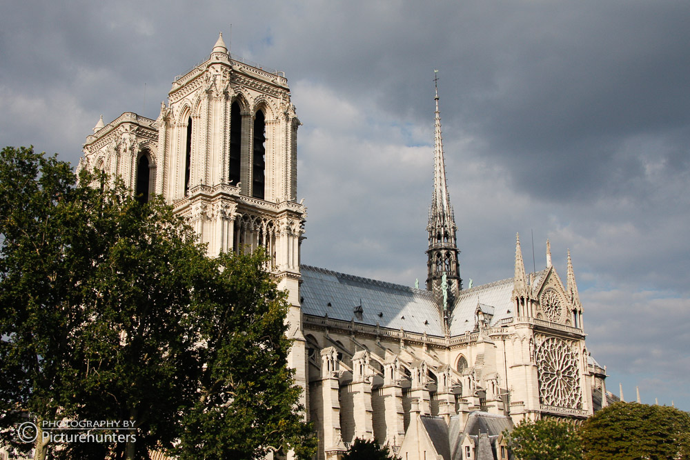 Seitenansicht von Notre Dame