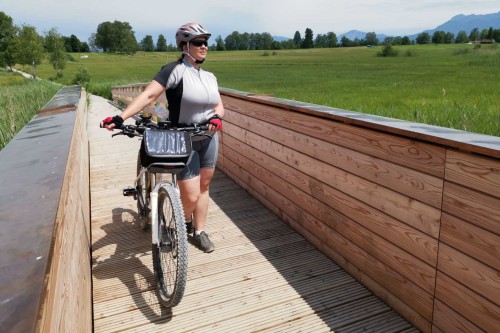 Auf der Bahlsenbrücke