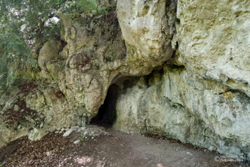 Höhlenzugang
