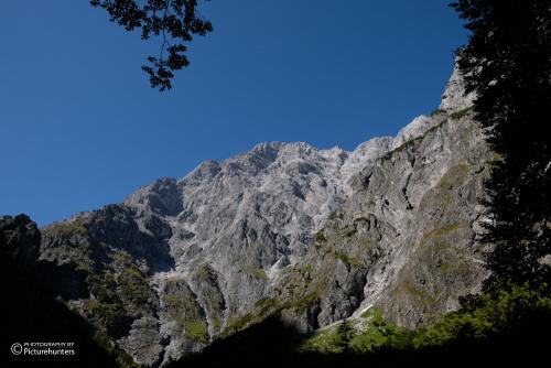 Berge und blauer Himmel