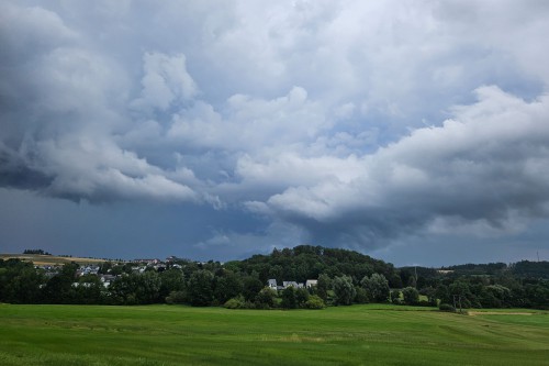 Immer dunklerer Himmel