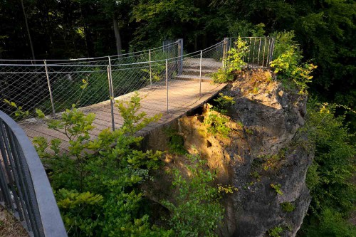 Kleine Brücke im Park