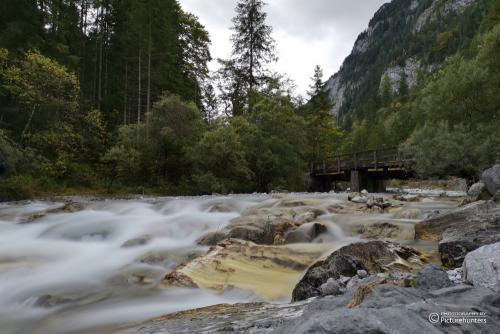 Brücke über den Fluss