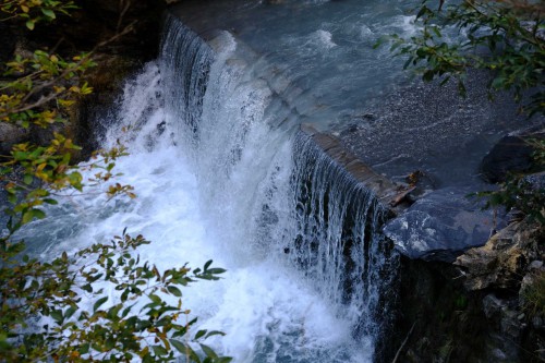 Künstlicher Wasserfall