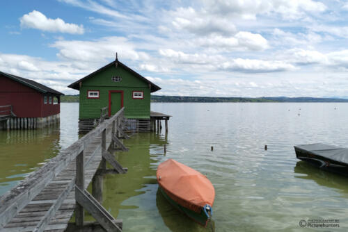 Bootshaus mit Farbklecks