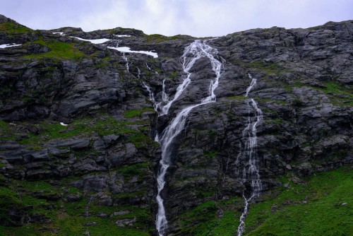Überall Wasserfälle