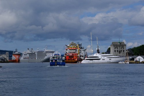 Verschiedenste Schiffe