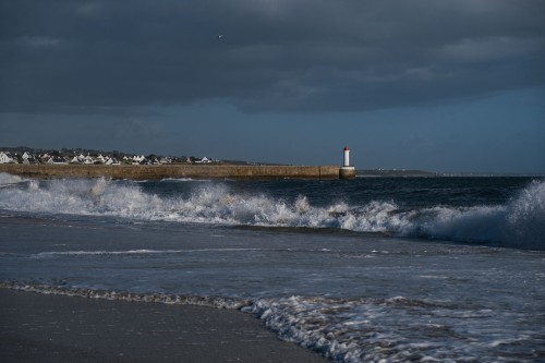 Blick zur Hafenmauer