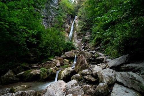 Schöner Wasserfall