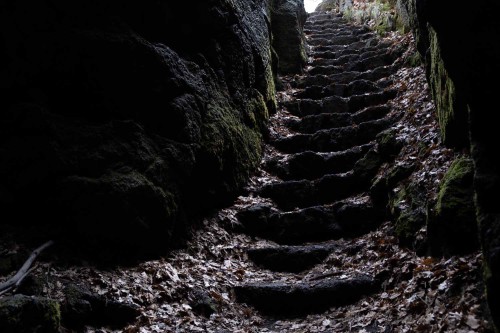 Weg in eine Höhle