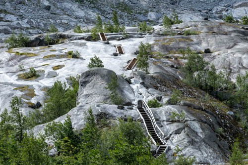 Treppen über den Fels