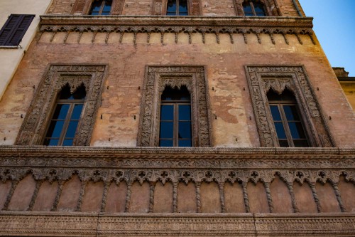 Verzierte Front