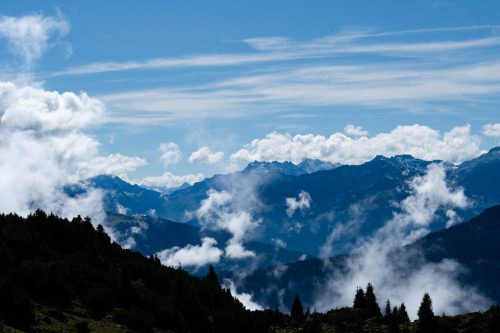Wolken über den Bergen