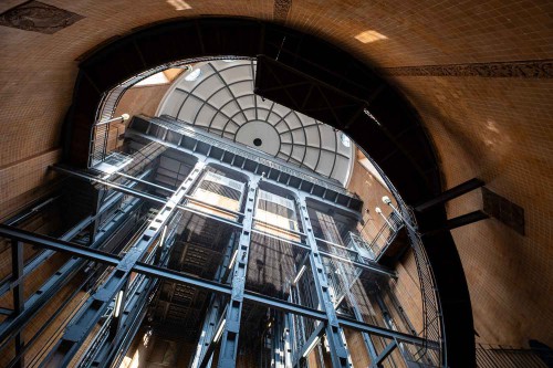 Aufzüge im Elbtunnel