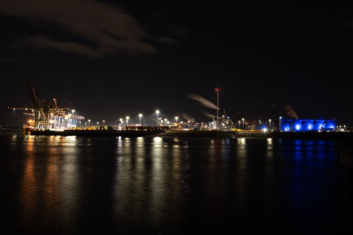Hafen bei Nacht